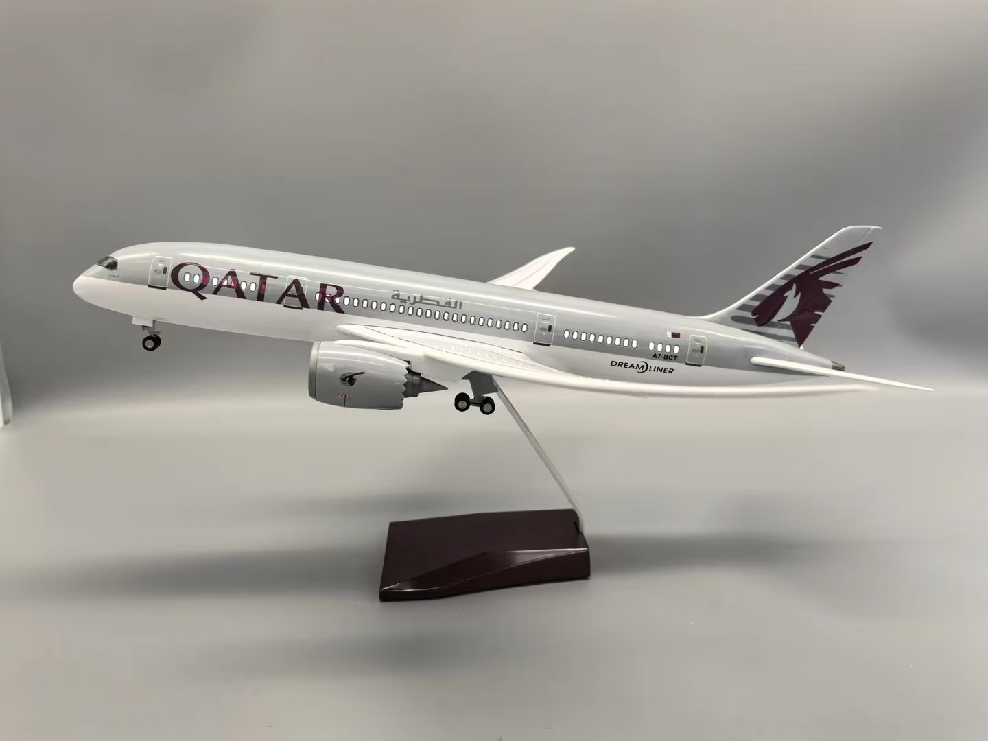 Home Decor Qatar - 47cm 1/130 Scale Qatar B787 Resin