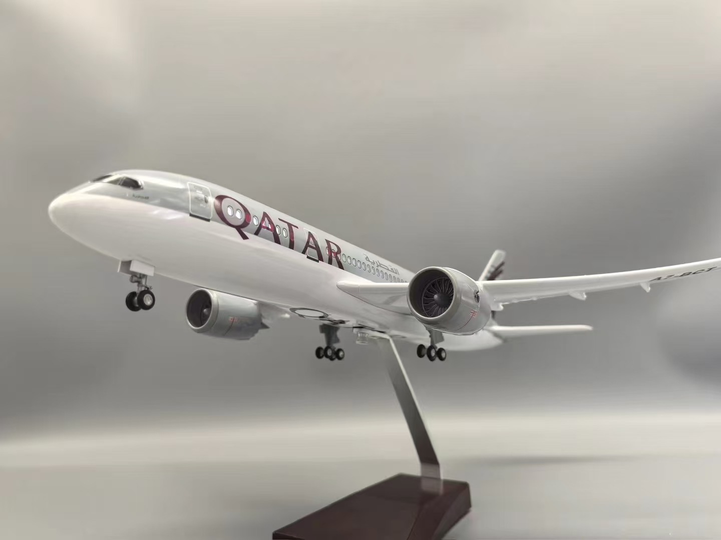 47cm 1/130 Scale Qatar B787 Re - Home Decor Qatar ulasan dan harga