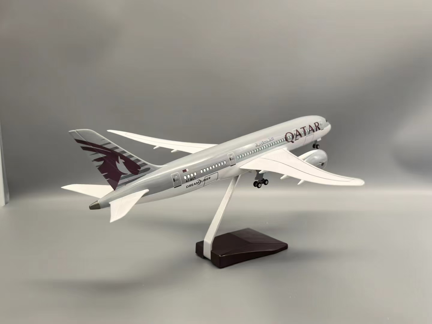 47cm 1/130 Scale Qatar B787 Re - Home Decor Qatar ulasan dan harga